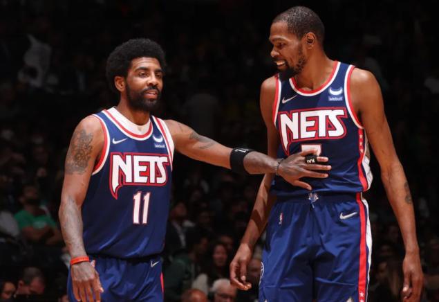 拉波尔塔参加前巴萨球员协会圣诞晚宴，部分退役球员出席（拉波尔塔现身巴萨前球员协会圣诞晚宴，多位退役球员到场）