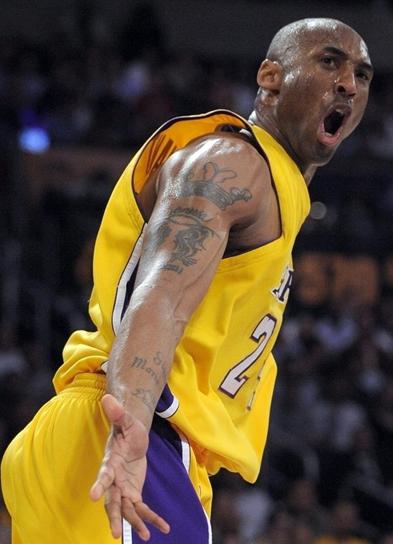 有惊无险，小麦和孔蒂所乘飞机警告灯误报导致飞机迫降（警告灯误报引发紧急迫降，小麦与孔蒂所乘航班平安落地）