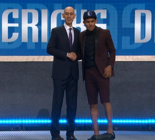 米体：尤文冬窗有意再次尝试签下埃德松，但费用至少5000万欧（米体：尤文冬窗欲再度求购埃德松，转会费至少5000万欧）