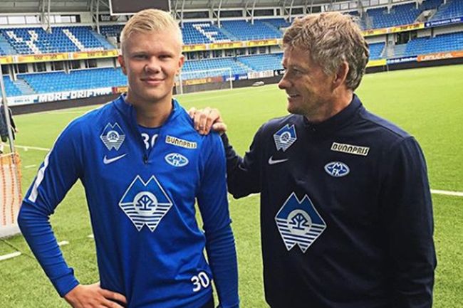 利物浦主场1-1战平升班马桑德兰，迎来赛季首个平局（利物浦主场被升班马桑德兰1-1逼平，收获赛季首个平局）