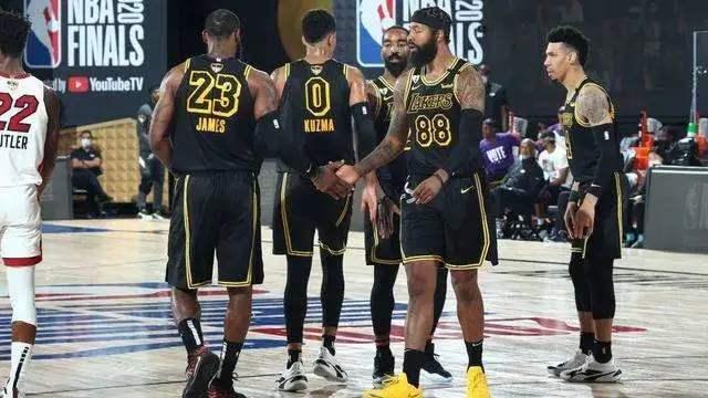 西甲豪门爆冷输球，全队状态遭媒体质疑（西甲豪强意外败北，媒体质疑全队状态）