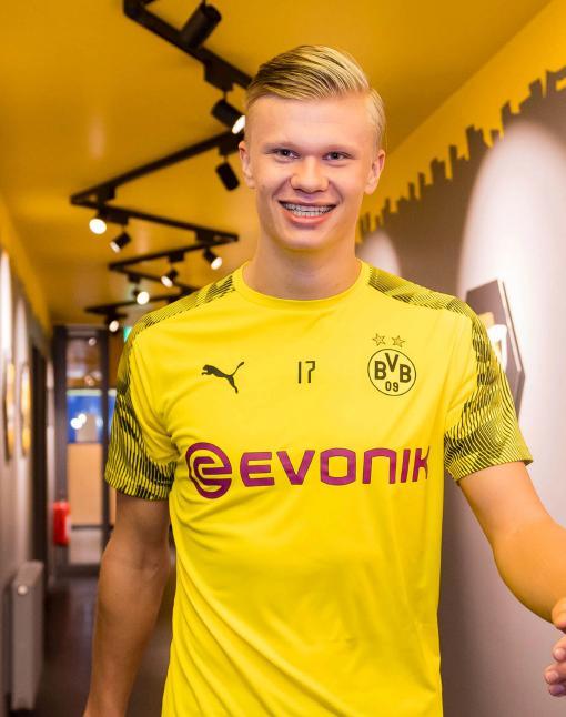 法甲战报：南野拓实一击制胜，十人摩纳哥1-0险胜巴黎