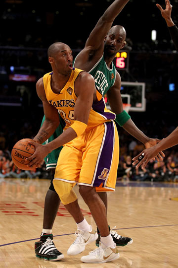 27分大胜老鹰，活塞稳居东部第一！杰伦19+11+11，连续3场砍下三双（活塞27分狂胜老鹰稳坐东部第一，杰伦19+11+11达成三连三双）