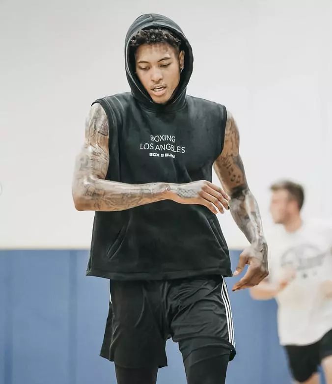 广东大胜广州：萨姆纳首秀伤退徐昕6中6 奎因29+6+7+5+6三分（广东轻取广州：萨姆纳首秀伤退，徐昕6投6中，奎因29分6板7助5抢断命中6记三分）