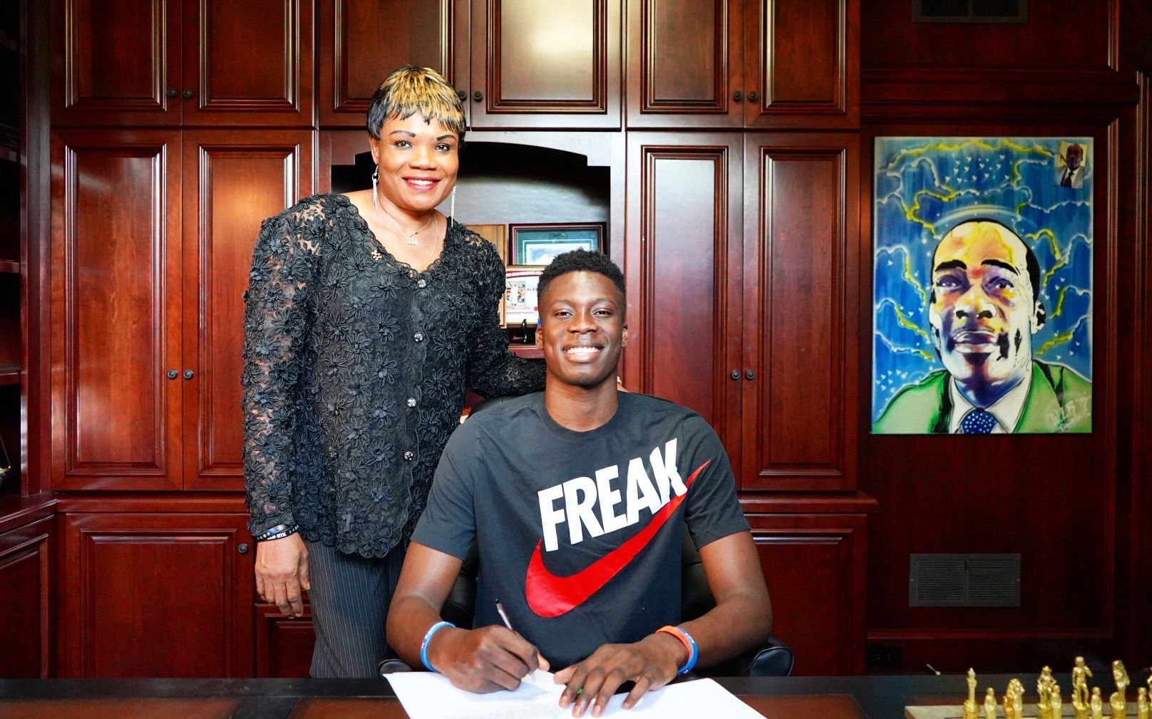 乔纳森-戴维：我可以踢任何位置；一直在训练后进行加练（乔纳森-戴维：位置不设限，训练后坚持加练）